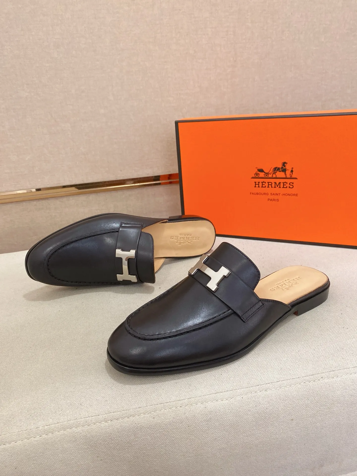 Men's clothing and shoes💰: 500💰《HERMES》【Classic original single version】Hermès half-drag; top 🔝purchasing agent🔍🔍 latest 🇺🇸 counter sale simultaneously, original ▲▲cowhide imported from Italy ▲▲Exquisite workmanship (Italian 🇮🇹Imported water-dyed 🐂cowhide lining) sole: original sole provided by the original factory, ⚠️exclusive double-layer activity·TPR·rubber·combined molded outsole; Yardage: 38-44. Can be customized45